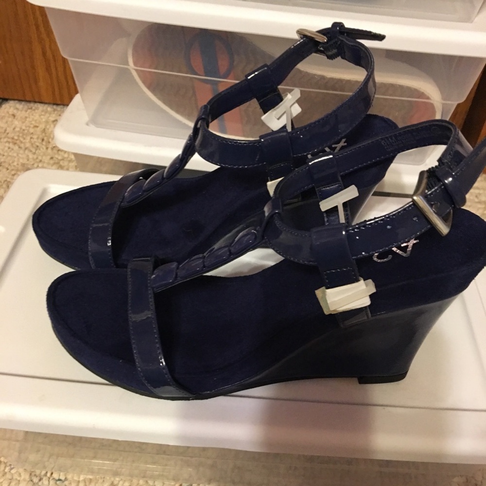 Sandals navy blue, never worn, size 6-1/2